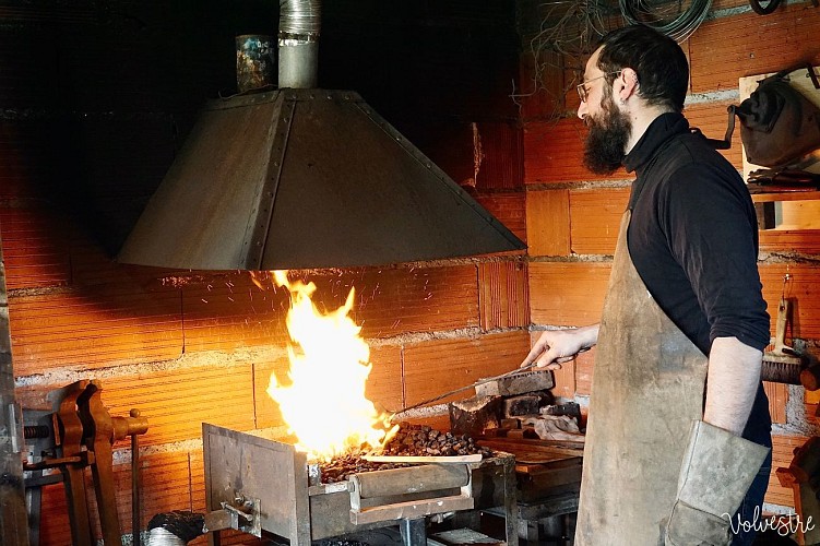 FDAB57A9-D4DD-43A1-BF2C-A8A8AAFDED79