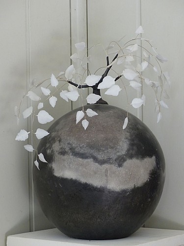 2--Pluie---Gres-enfume-metal-argente-et-procelaine---Aquatinta