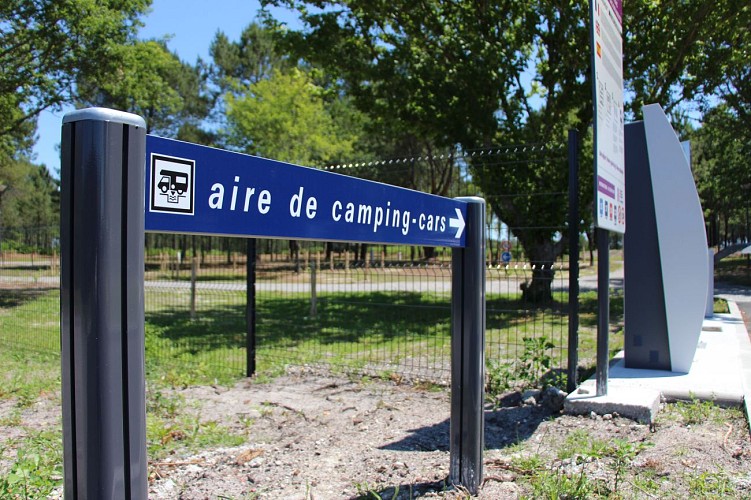 CASTETS-Aire-de-Camping-cars-Ext5