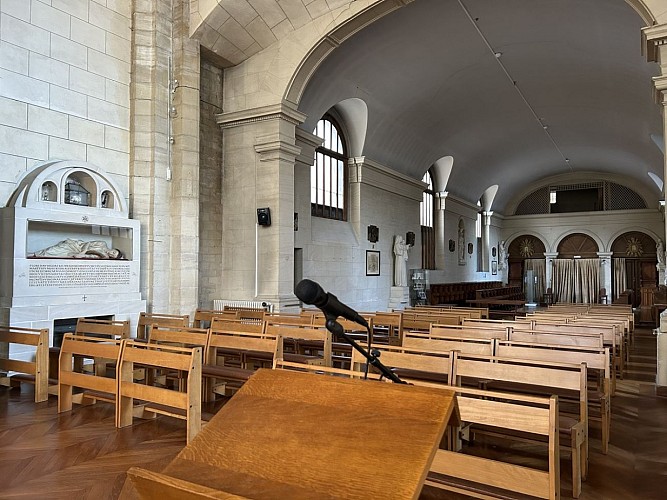 chapelle-lalique-espace-assis-douvres