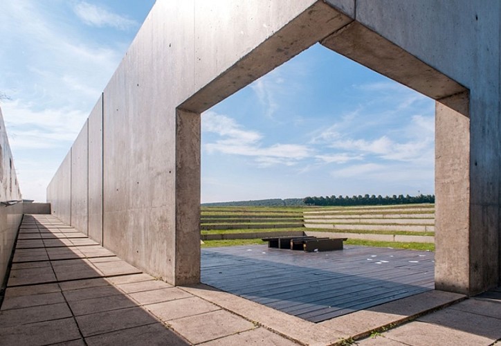 monumentalamemoireetalapaixVDR-®normandie-photo.com