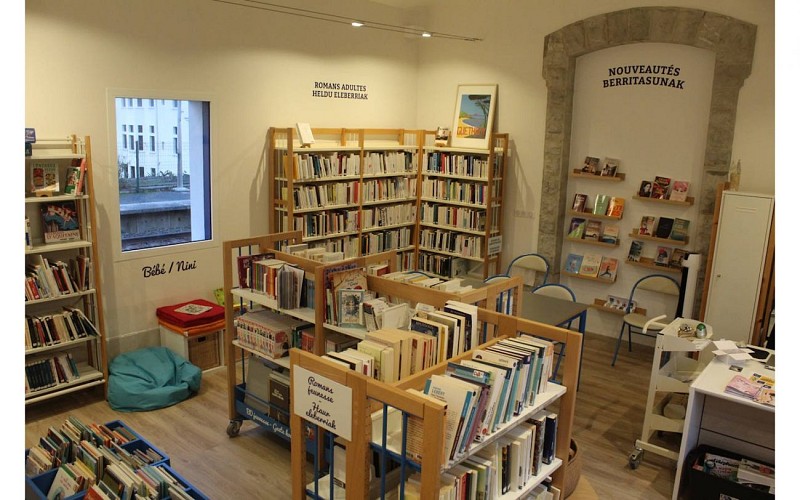 Bibliothèque Guéthary1440x900