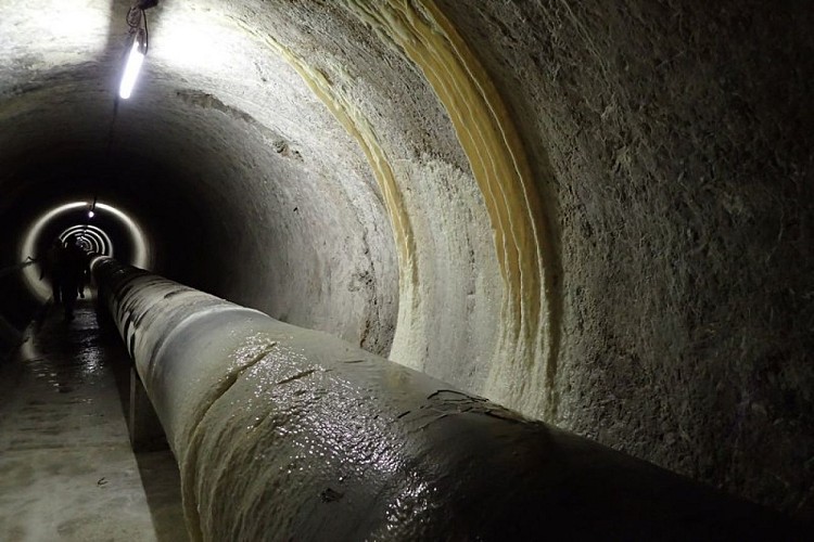 Conduite d'eau souterraine du Luberon