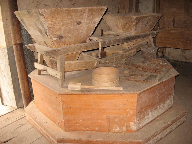 meules -moulin de Bona_7