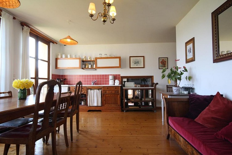 salle petit-déjeuner avec coin-cuisine_7