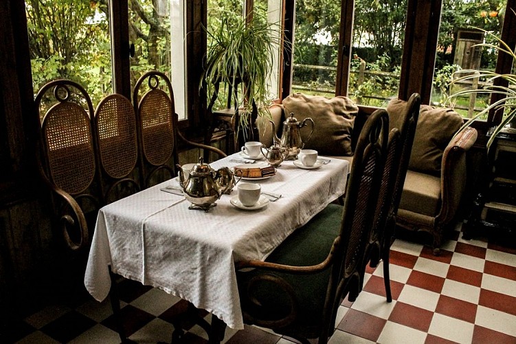 Petit-dejeuner-dans-la-veranda