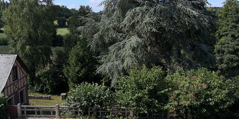 La-Normandise-a-Saint-Slvestre-de-Cormeilles-sdb-vue-de-la-fenetre