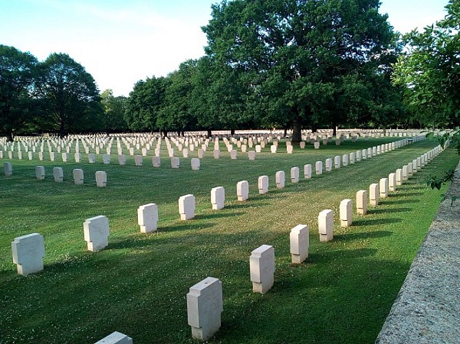 vue d'ensemble du cimetière militaire allemand © Julien Chevalier, conservateur