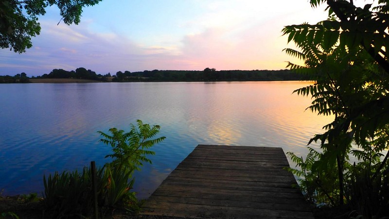 COUCHER DE SOLEIL SUR L'ETANG DE BAYE