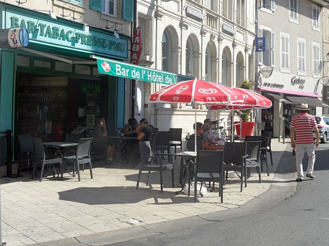 SAM_7046-Bar PMU place mairie-2018-OTCDT