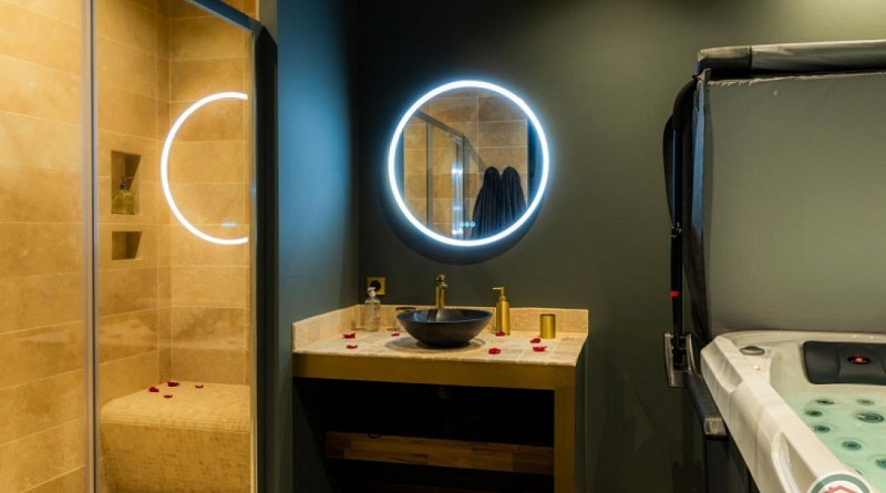 HLOAQU047V50J15B_Penned'Agenais_labulledorée_salled'eau