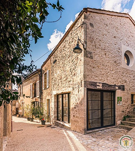 HLOAQU047V50J15B_Penned'Agenais_labulledorée_extérieur