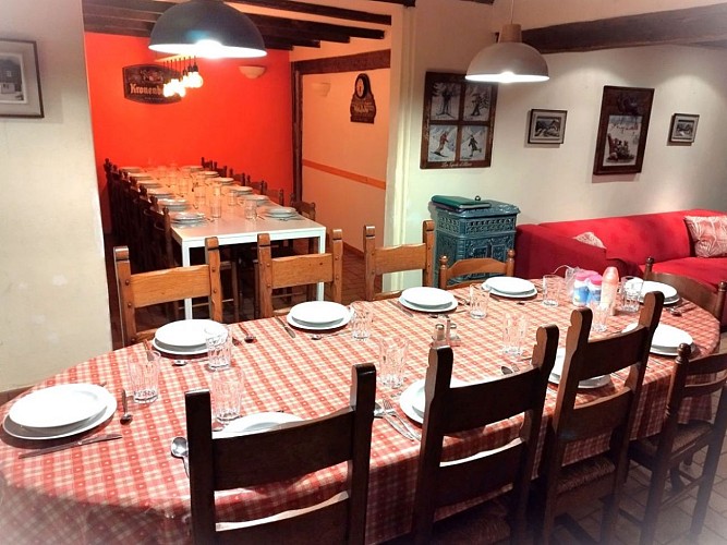 Salle à manger du gite de groupe (Marmonfosse)