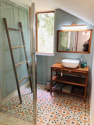 2024 - LOSS - La Cabane - Salle de bain - ©Dominique RIVERO