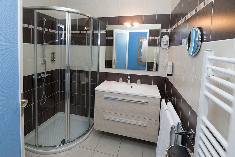 L'Unique salle de bain chambre triple