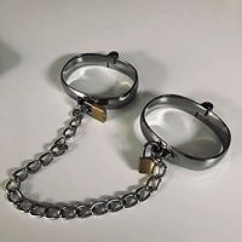 Escape game outdoor menottées avec les Atypiques de JM