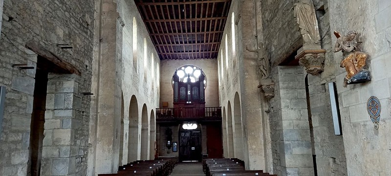 Intérieur de l'église Saint-Jean-Baptiste de Vaux I