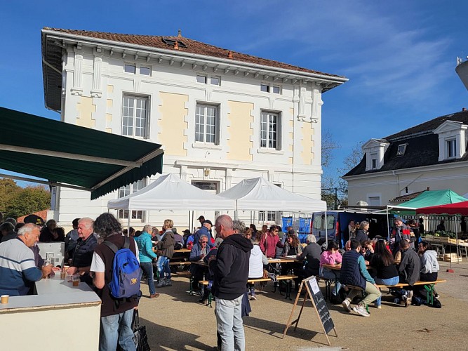 CLNT-SAINT JULIEN EN BORN-Marché traditionnel (20)TS
