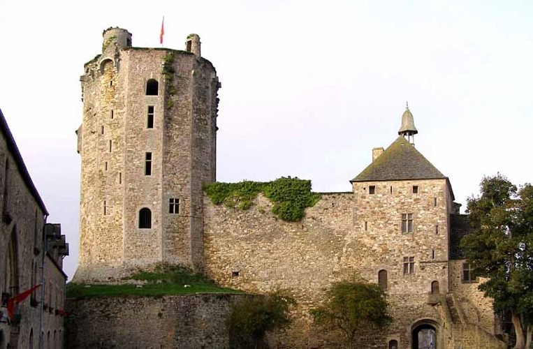 Bricquebec_le donjon médiéval©PAH clos du cotentin