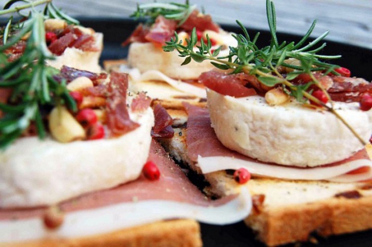 Chèvrerie d'Ozo - Bon Plan à visiter près du parcours