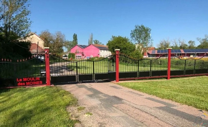 Aire de services et de stationnement : le Moulin des Moines