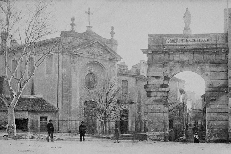 Porte du moulin et chapelle de l'Hôtel-Dieu (1946)