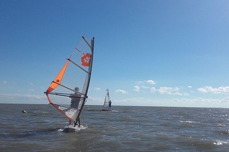 Cours et stage de voile avec le Club Nautique des Moutiers