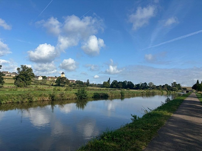 Canal-du-Nivernais-a-velo-Voie-verte-Bourgogne