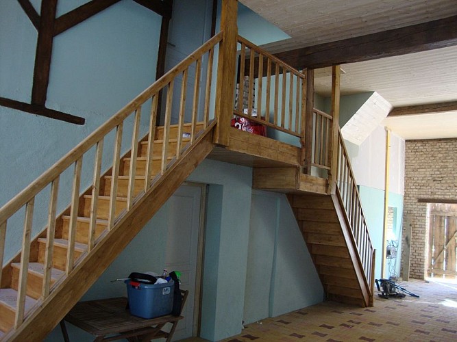 Escalier d'accès du gîte Les cigognes à Dachstein