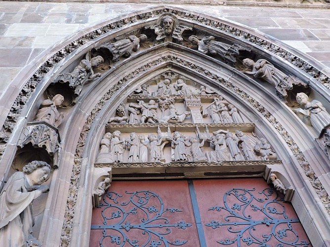 Tympan de la Collégiale Saint-Florent de Niederhaslach