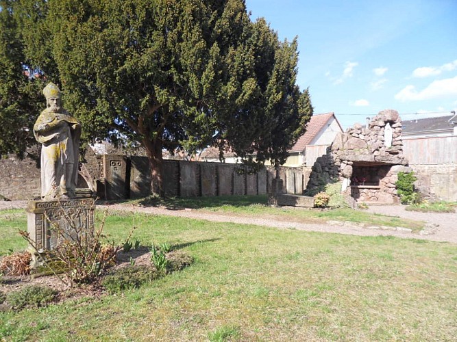 Jardin lapidaire de la collégiale Saint-Florent à Niederhaslach
