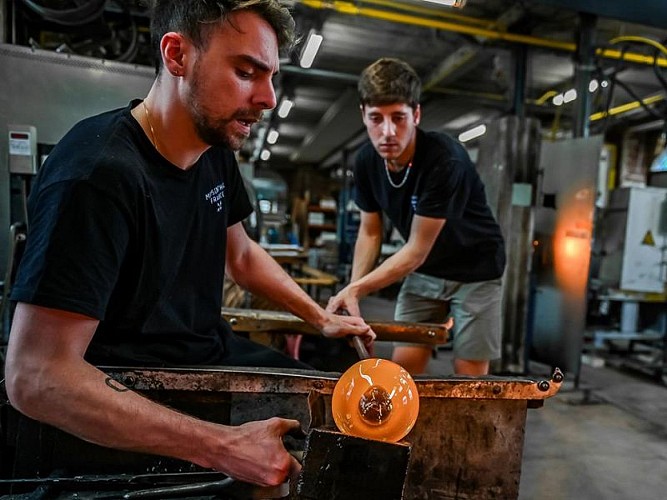 Démonstration des souffleurs de verre