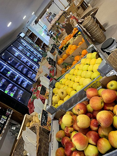 Larges choix de produits : fruits et légumes, frais, épicerie fine, idées cadeaux, etc.