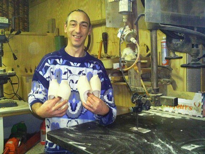 WOODEN SHOES MANUFACTURE LA SABOTERIE IN LA BRESSE