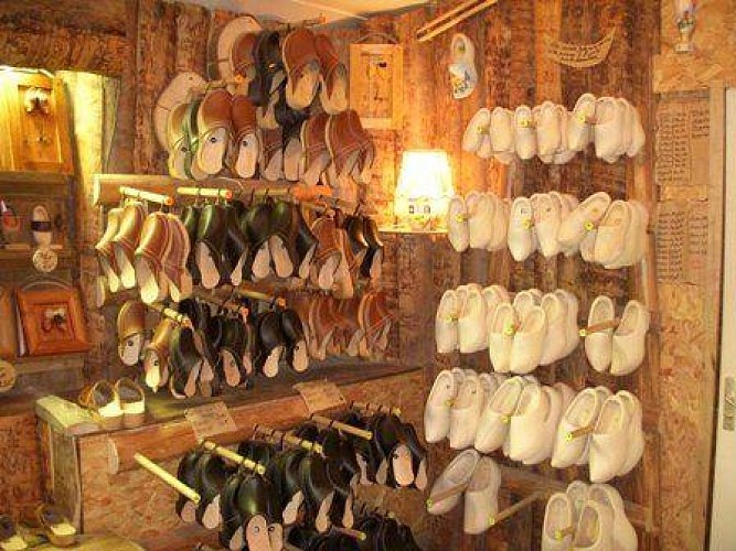 WOODEN SHOES MANUFACTURE LA SABOTERIE IN LA BRESSE
