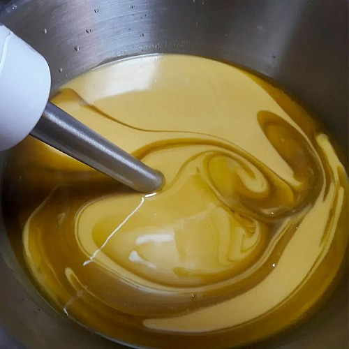 Saponification à froid, expression savon à Bruyères (Vosges)