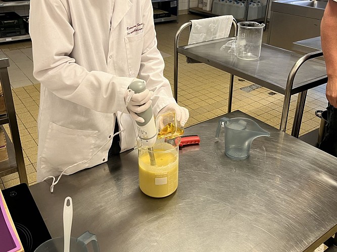 Démonstration du savoir-faire lors des visites organisées avec l'Office de Tourisme Bruyères Vallons des Vosges