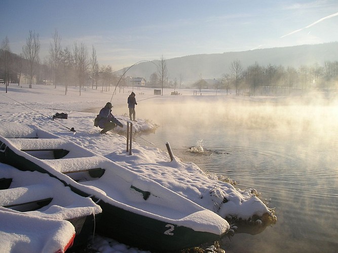 Fly fishing at the moselotte lake leisure centre