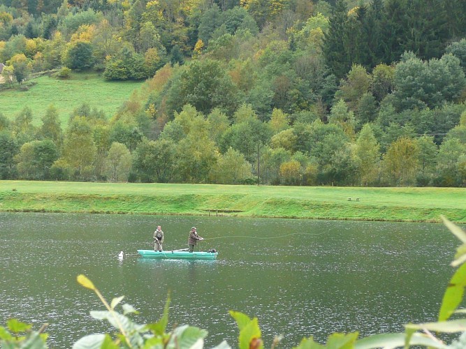 Vliegvissen in het recreatiecentrum moselotte lake