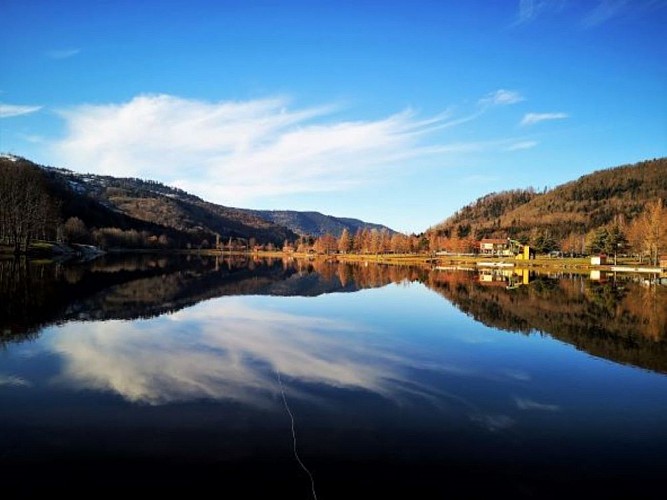 Vliegvissen in het recreatiecentrum moselotte lake