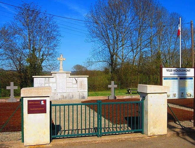 NÉCROPOLE NATIONALE DE VILLE HOUDLEMONT