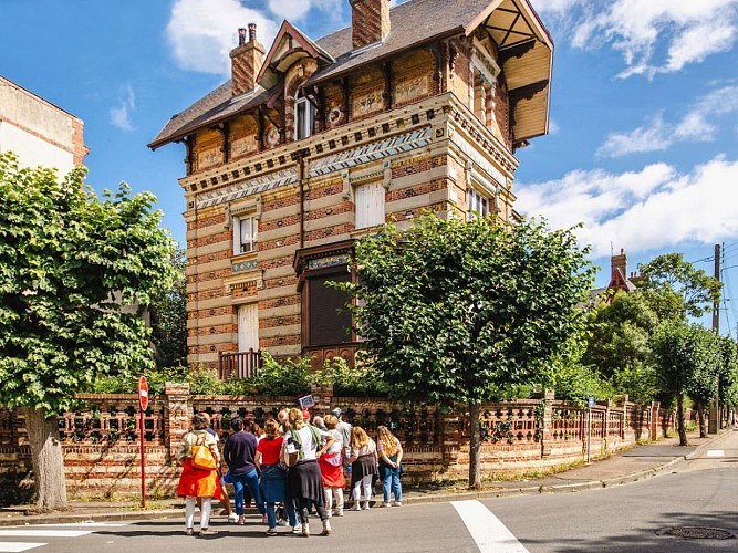 Visite_guidee___Houlgate_a_la_Belle_Epoque-Camille_Plichard_-_NCPA_tourisme