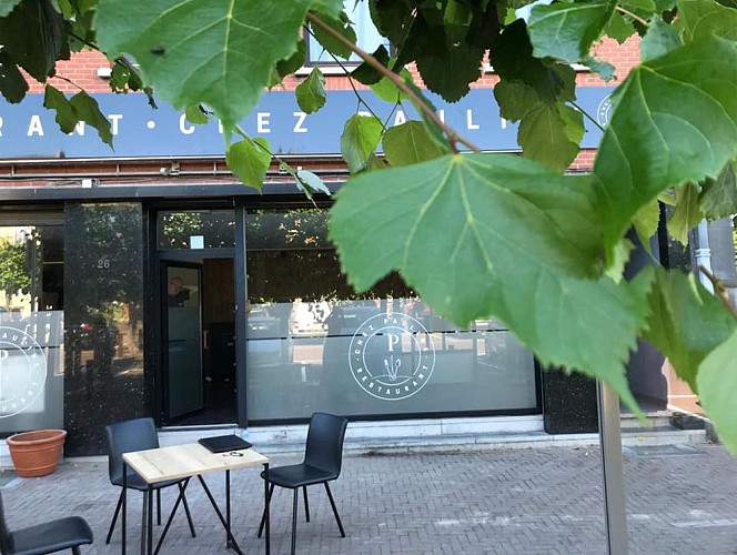 Chez Pauline by Le 1900