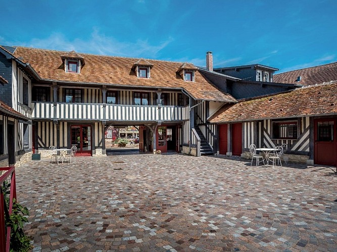 Cour Les Trois Damoiselles