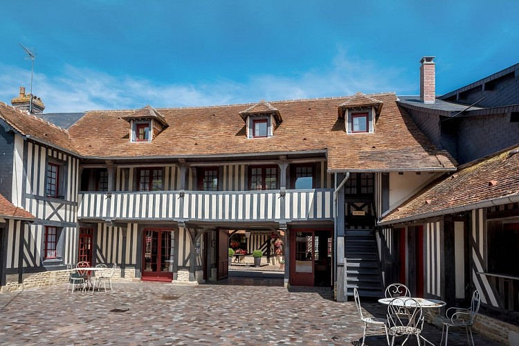 Cour Trois Damoiselles