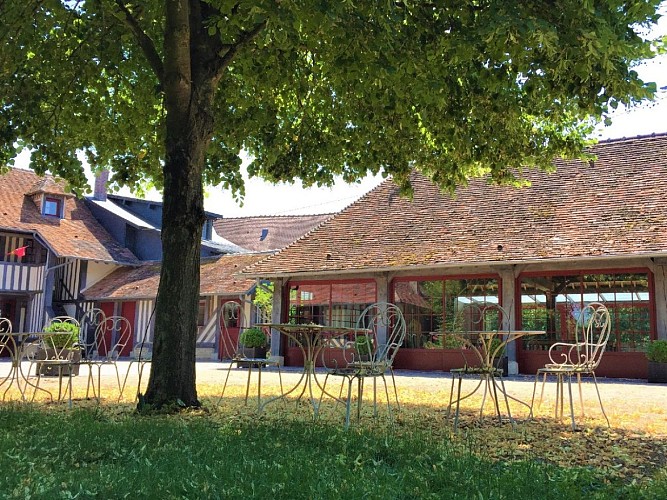 Hallette extérieure Les Trois Damoiselles