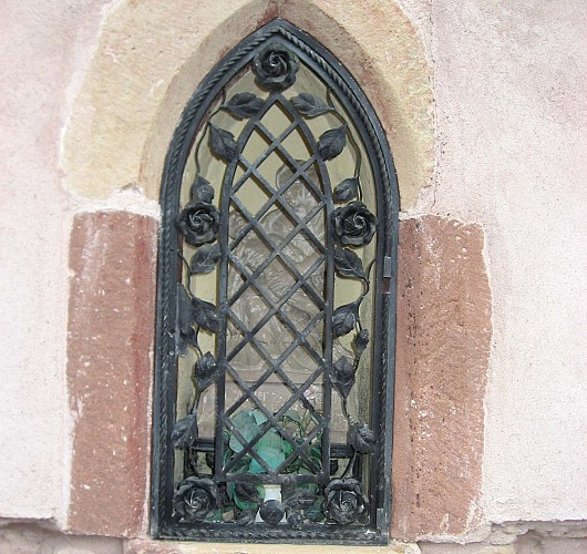 Pièta sur la façade sud de l'église St-Martin