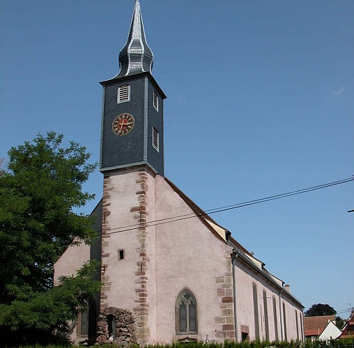 Eglise St-Martin de Dachstein avec son clocher à bulbe