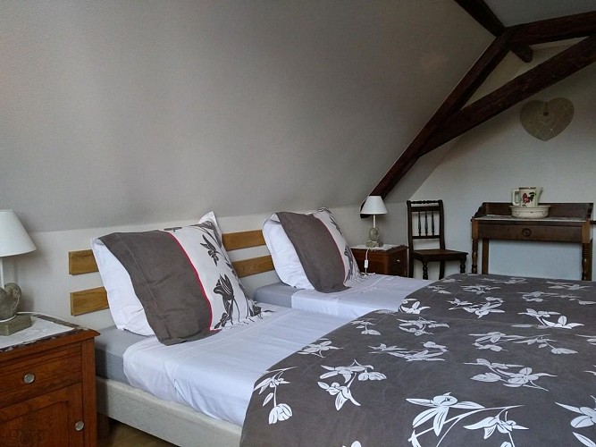 Chambre 2 lits 1 personne