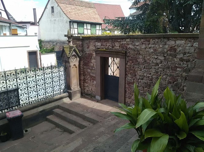 Cour de la chapelle Notre-Dame